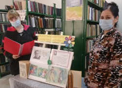 Литературную гостиную «Под белым парусом Валентина Катаева» провели к 125-летию писателя в библиотеке поселка Комсомольский