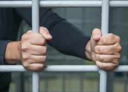  1 год 10 месяцев в колонии строгого режима проведет морозовчанин за кражу телефона «товарища»