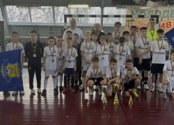 Футбол с душой: юные спортсмены чтят память легенды Морозовского района