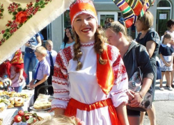 Торговали, зазывали, шутили: в лучшей казачьей школе России прошла традиционная ярмарка
