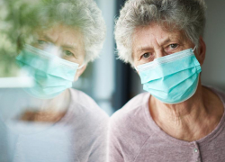 Работающим дончанам старше 65 лет продлили выплаты по больничным