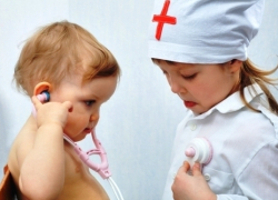  Вопрос-ответ: Почему никто не обращает внимания на огромные очереди и жару в детской поликлинике?