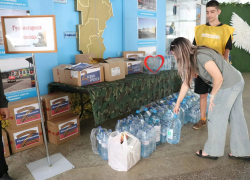 Почти 26 тысяч рублей и десятки коробок помощи собрали морозовчане