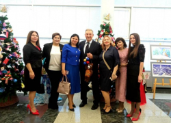 Директор морозовской школы №6 Елена Дрейзина посетила фестиваль "Фейерверк новогодних игрушек» в Москве