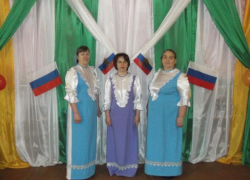  Музыкально-поэтическую композицию "Люблю тебя моя Россия" провели на избирательном участке в хуторе Старопетровском