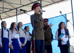 "День Победы" на площади массово спели морозовчане и Эрик Завражин