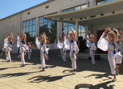 Песнями и танцами поприветствовали осень жители Морозовска и Морозовского района 