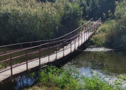 Пешеходный мост на улице Макаренко в Морозовске открыли после ремонта