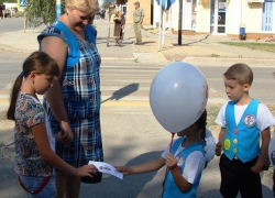 Письмо в редакцию: Маленькие помощники инспекторов движения спросили у пешеходов, как переходить дорогу