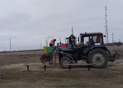 В Морозовске сносят детскую площадку 