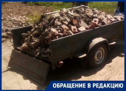 Свалку строительного мусора устроил морозовчанин прямо на перекрестке