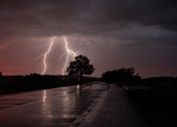 Экстренное предупреждение: местами по Ростовской области ожидаются ливни с грозами