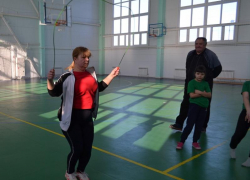 Всю силу, ловкость и выносливость показали родители с детьми на конкурсе спортивных семей в Морозовске