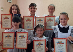 Воспитанники ДШИ Морозовского района приняли участие в зональных конкурсах "Бегом по клавишам"и "Играем вместе"