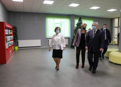 Аппаратно-программные комплексы дезинфекции рук с функцией распознавания лиц и термометрии поступят в школы Ростовской области