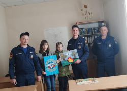 Ученики Владимировской средней школы поздравили пожарных с профессиональным праздником