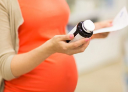 Вопрос-ответ: Почему беременным в женской консультации Морозовска перестали давать бесплатные витамины и лекарства?