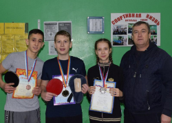 Золото соревнований по настольному теннису в Донецке завоевал юный морозовчанин Кирилл Юшко