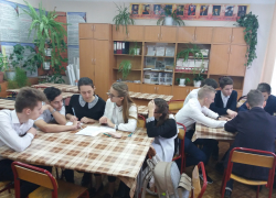  "Мы расширяем представление о своих правах и обязанностях", - школьница из Морозовска о Дне Конституции 