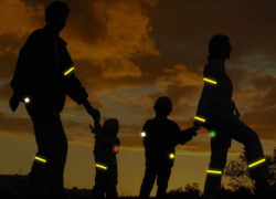 Сотрудники Госавтоинспекции призвали морозовчан использовать световозвращающие элементы на одежде