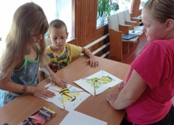 С обычаями и традициями Медового Спаса познакомили детей в Вишневском сельском клубе