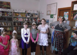 Сказочное мероприятие с викторинами, призами и мультфильмами подготовили для ребят в хуторе Старопетровском