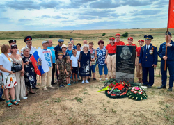 Память летчика-героя Михаила Дмитриева почтили жители Морозовского района в 80-летие начала Сталинградской битвы 