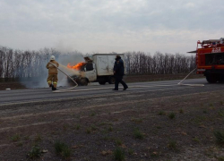 Газель сгорела на трассе в Морозовском районе