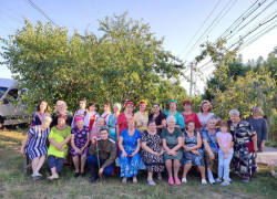 Ярким праздником «Добрые соседи» проводили лето жители микрорайона школы №4 в Морозовске