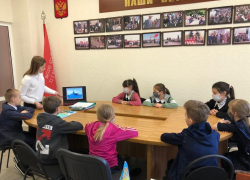 Занятие на тему «Есть такая профессия – Родину защищать» провели для школьников в кружке «Юный патриот» 