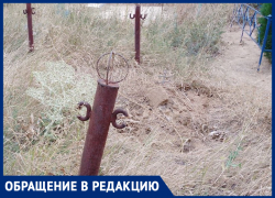 «Благородные» грабители оставили на могиле крест вместо украденного ими железного памятника на северном кладбище в Морозовске