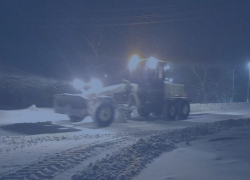 Задействован дополнительный транспорт для расчистки автомобильных дорог Морозовского района от снега