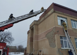 Загорелся компьютерный класс: условный пожар потушили в Морозовском районе