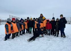 Юные морозовские футболисты и их родители вместе с тренером устроили себе веселый День Здоровья
