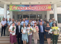 Работникам ветеринарной службы Морозовского района в их профессиональный праздник подарили красивый концерт