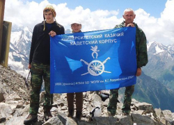 Морозовчане покорили Эльбрус – командир первой сотни казачьего корпуса и кадет поднялись на высоту 5642 метра
