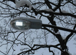 На улицах Пламя Революции и Белинского в Морозовске заменили более 20 сгоревших фонарей