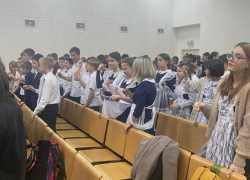 Колокольчики мира в знак памяти, мира и добра на планете прозвенели в гимназии №5, в Морозовске