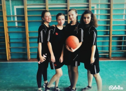 Школа №3 вышла в финал по баскетболу среди девушек в Морозовском районе 