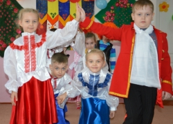 Письмо в редакцию:  «Почемучки» из детского сада №3 Морозовска поздравили пап и отпраздновали Масленицу 