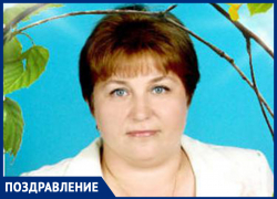 Марину Юрьевну Тростянскую поздравили ученики и их родители