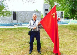 Владимир Колябин заказал знамя 14-й гвардейской стрелковой дивизии для музея в Грузиновском поселении Морозовского района