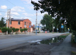  Поиск «Блеска и Нищеты» на Ворошилова оказался насыщенным – журналиста окатили водой из лужи, а «зверёк района» долго отказывался от фотосессии 