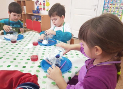 Познавательное занятие с элементами экспериментирования провели в канун Дня космонавтики в детском саду "Сказка"