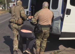 Мужчина, ограбивший в Морозовске ювелирный салон задержан и заключен под стражу