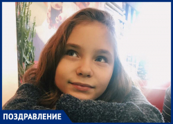 Марию Зубареву с 13-летием поздравили мама, сестра и дядя Сережа