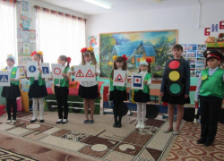 Познавательную игру «В гостях у «Светофора» провели для дошколят ЮИДовцы из хутора Владимиров