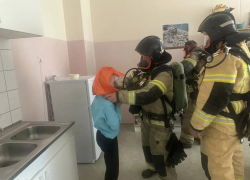 «Ребёнок остался в здании»: в морозовской гимназии прошла «спасательная операция»