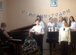 Воспитанники Детской школы искусств подготовили для родителей новогодний онлайн-концерт