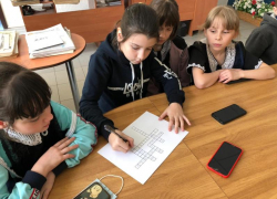 Занятие «Терроризм – преступление против человечества» провели в клубном формировании "Юный патриот" Морозовского РДК